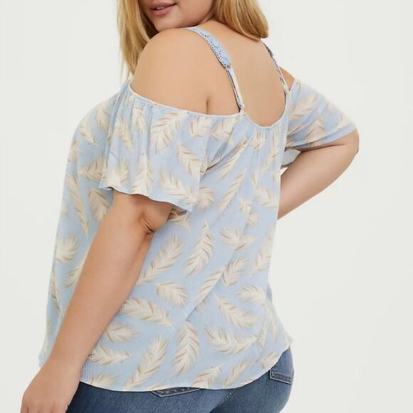 TORRID 1 Plus Size Light Blue Feathers Crinkle Gauze Cold Shoulder Top Boho 1X - Picture 4 of 16
